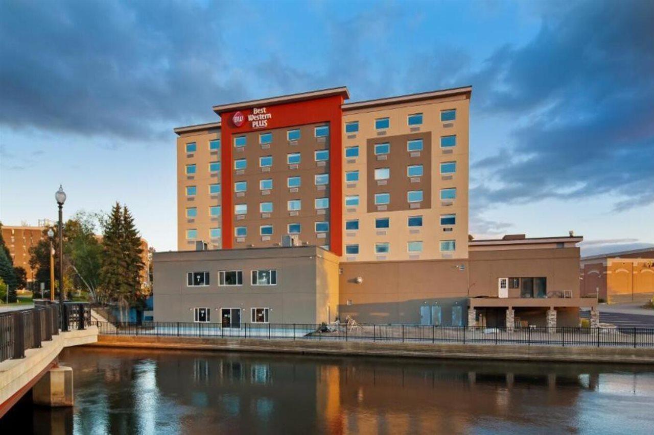Best Western Plus Landmark Inn Laconia Bagian luar foto