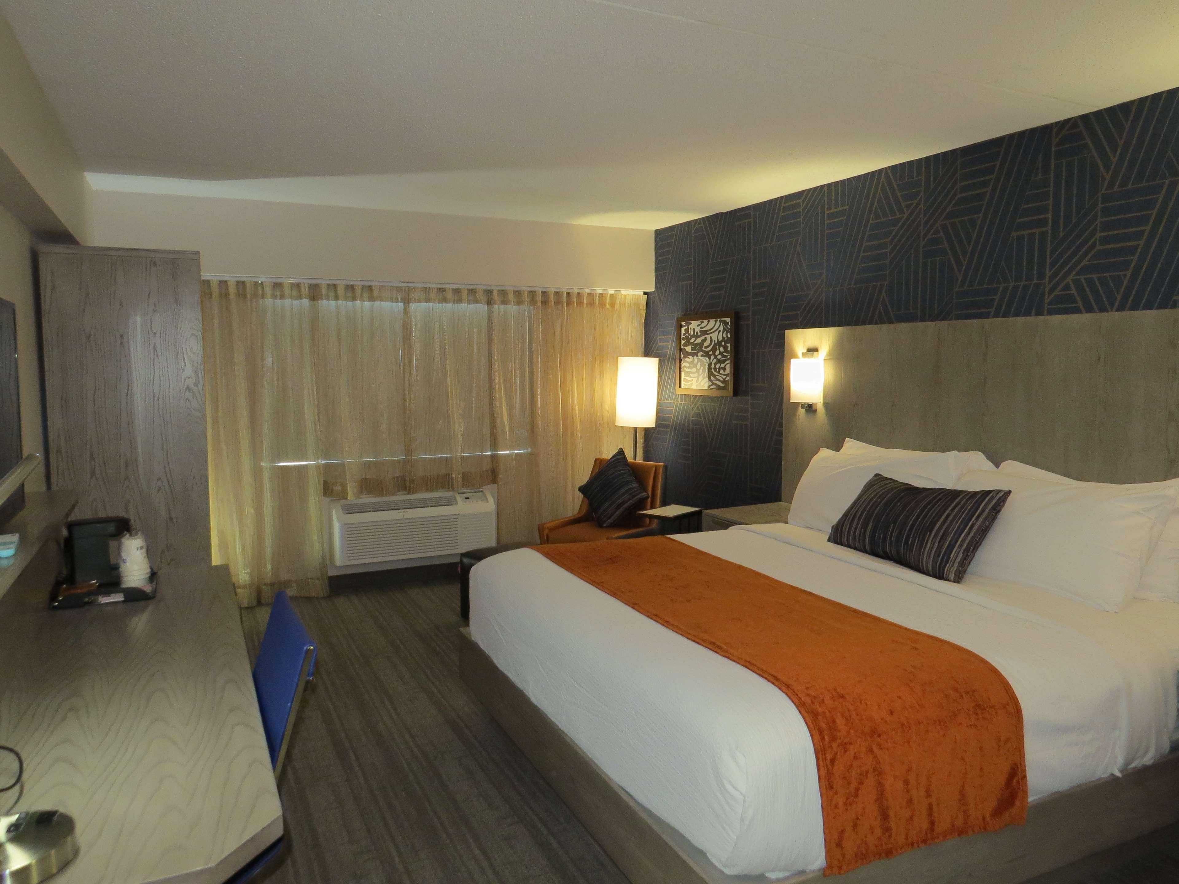 Best Western Plus Landmark Inn Laconia Bagian luar foto