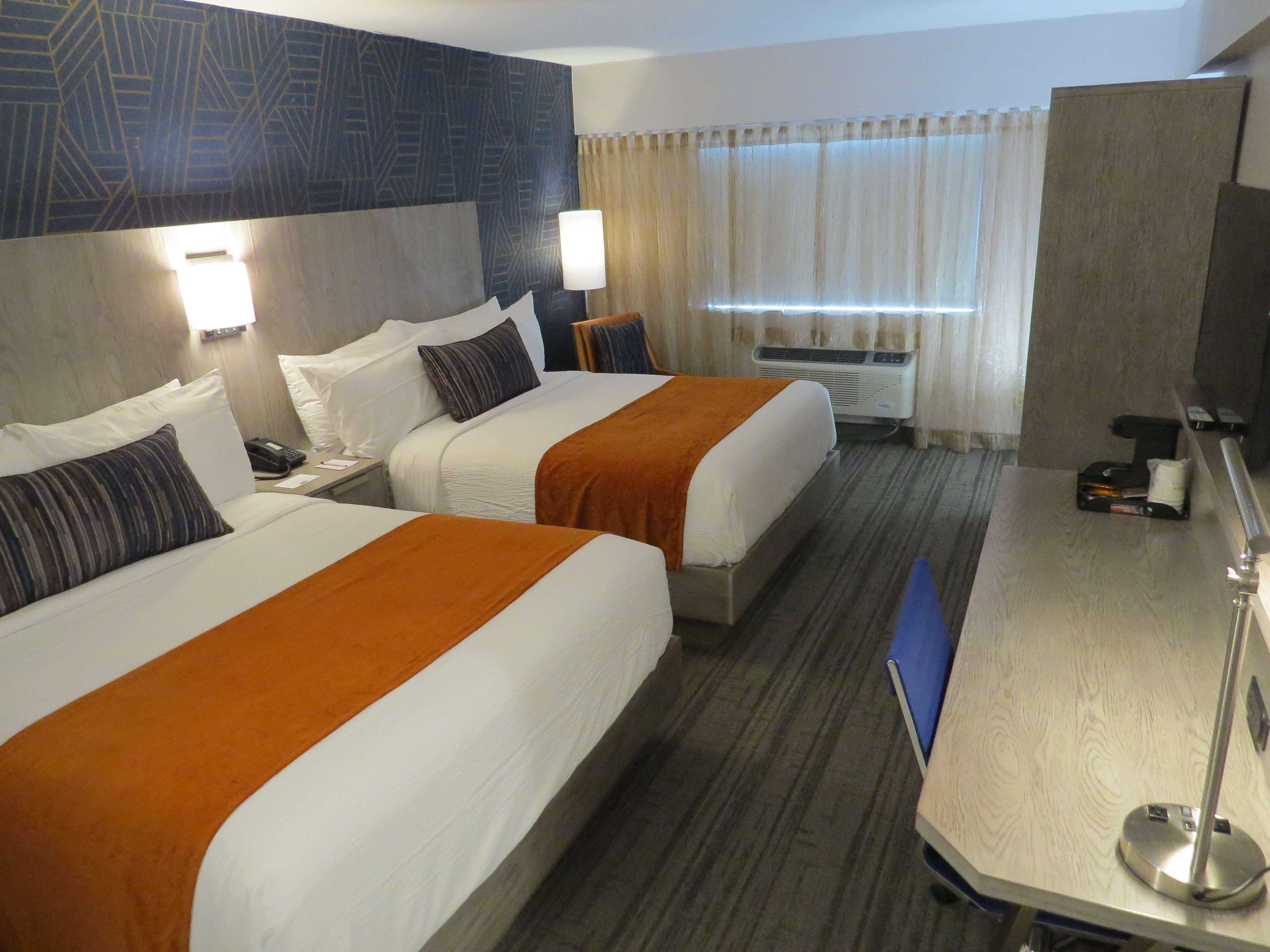 Best Western Plus Landmark Inn Laconia Bagian luar foto