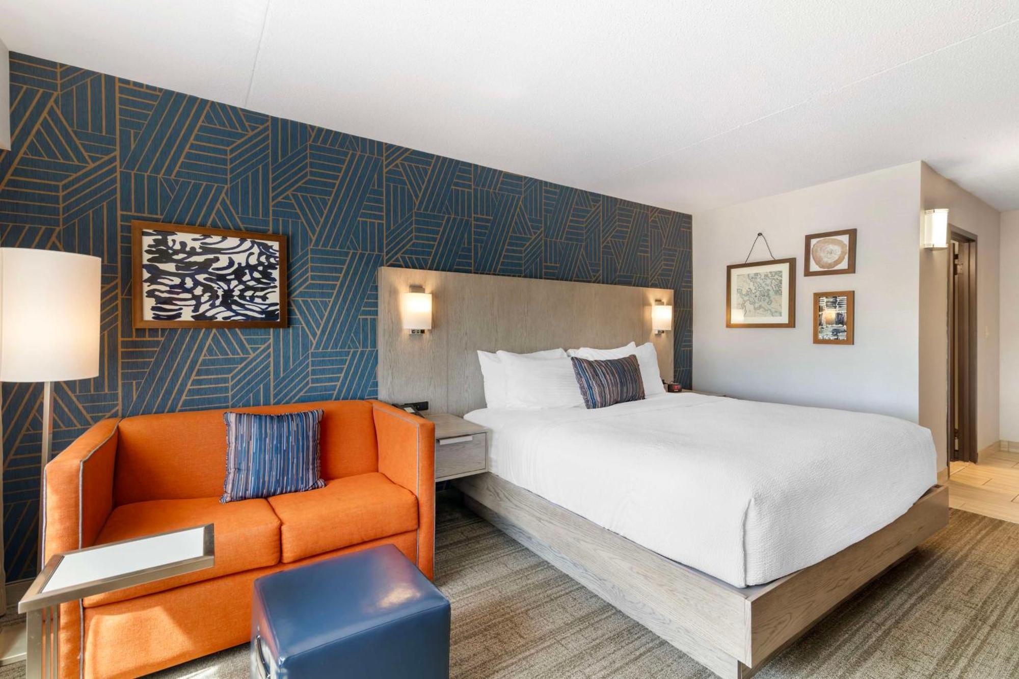 Best Western Plus Landmark Inn Laconia Bagian luar foto