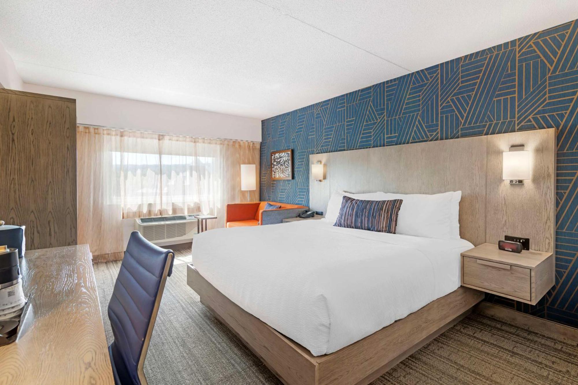 Best Western Plus Landmark Inn Laconia Bagian luar foto