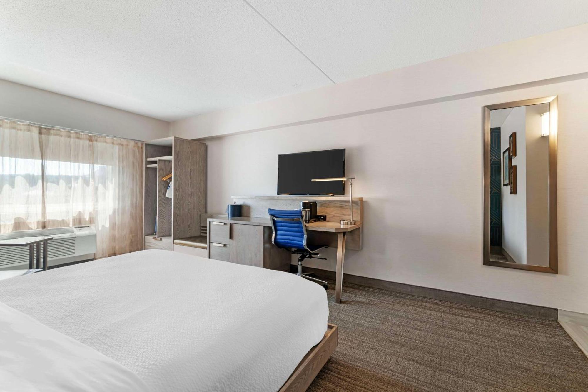Best Western Plus Landmark Inn Laconia Bagian luar foto