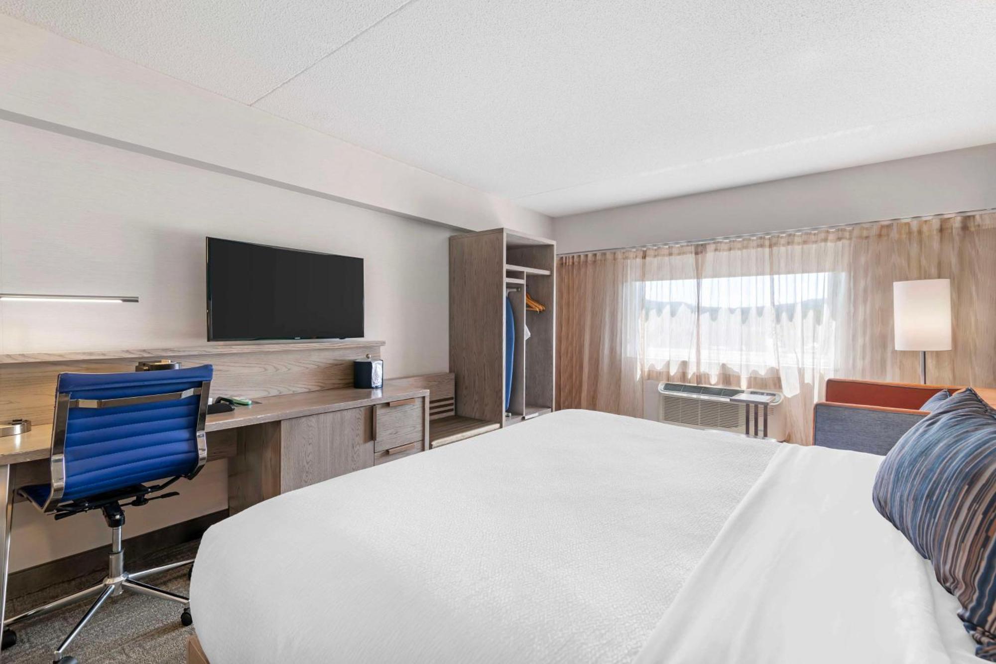 Best Western Plus Landmark Inn Laconia Bagian luar foto