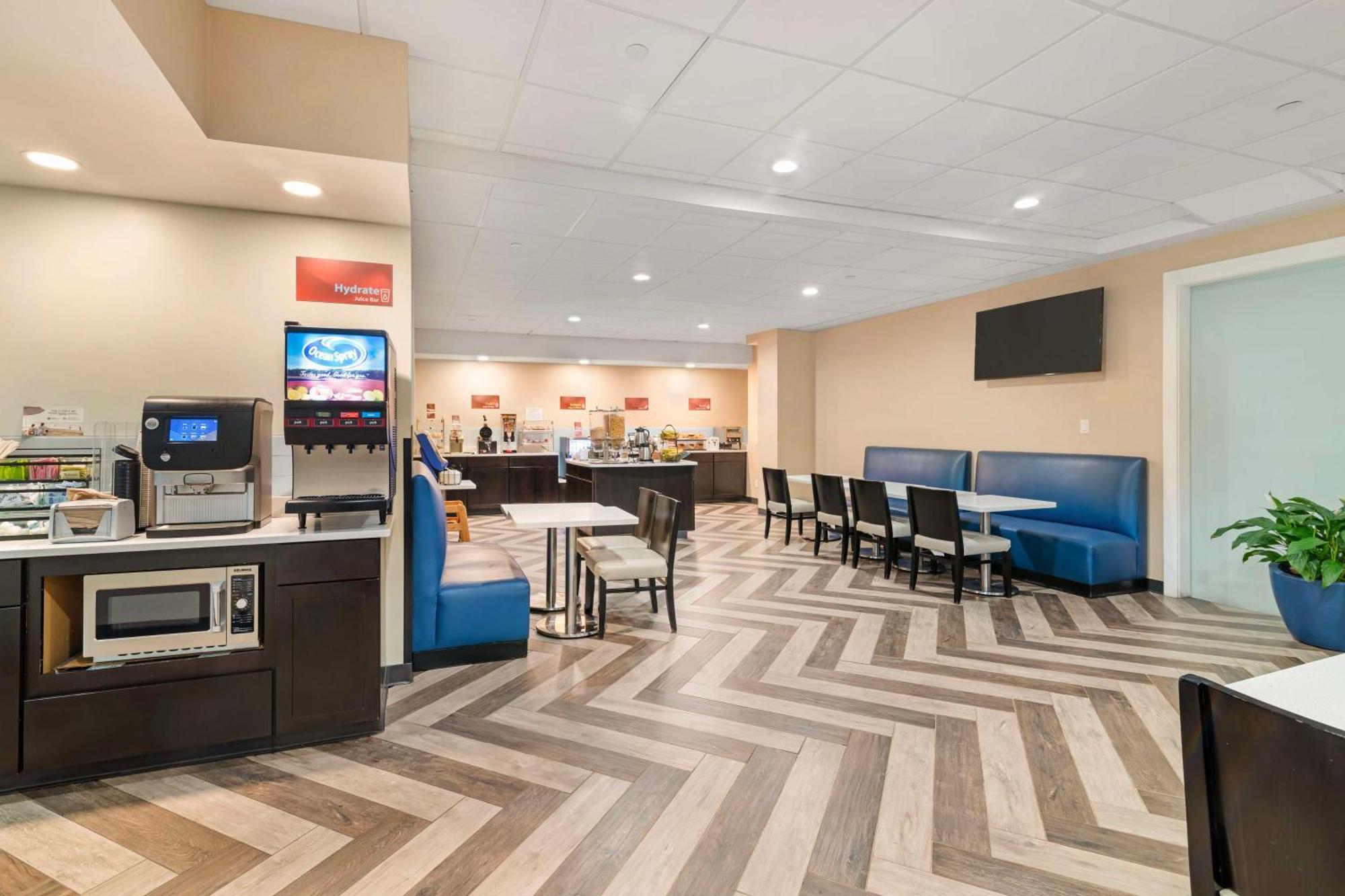 Best Western Plus Landmark Inn Laconia Bagian luar foto