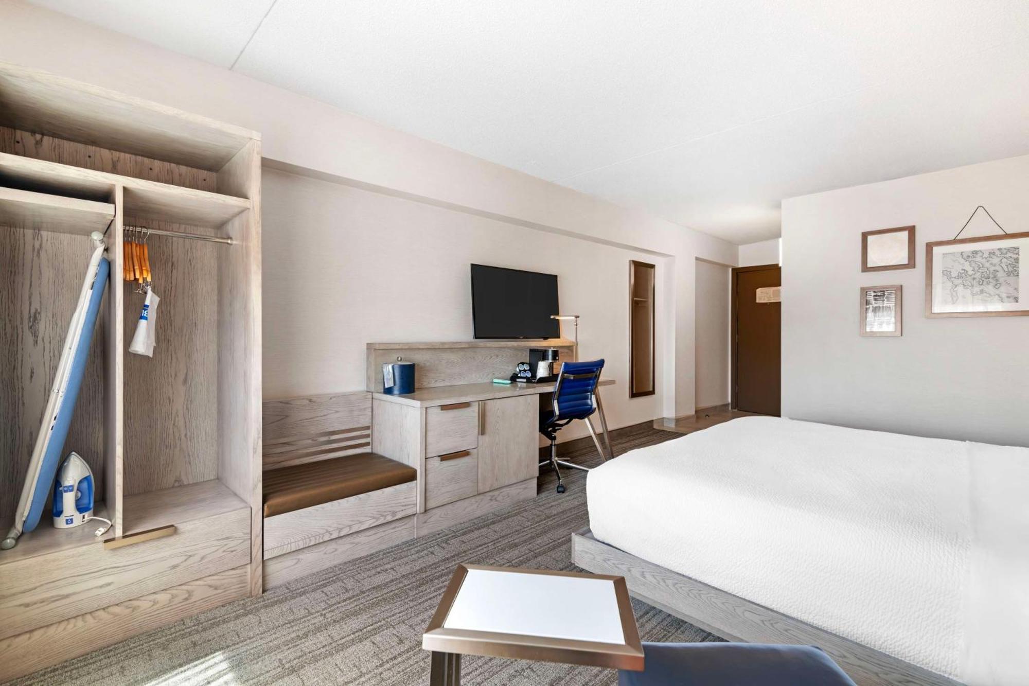 Best Western Plus Landmark Inn Laconia Bagian luar foto