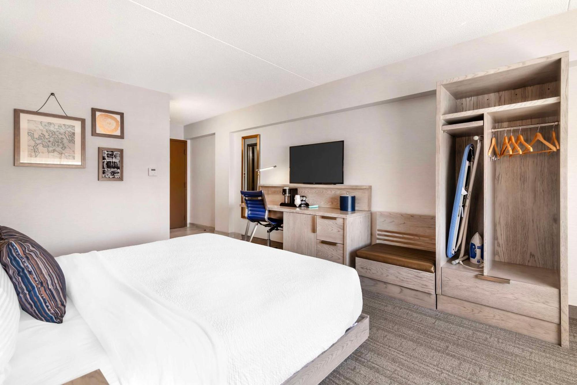 Best Western Plus Landmark Inn Laconia Bagian luar foto