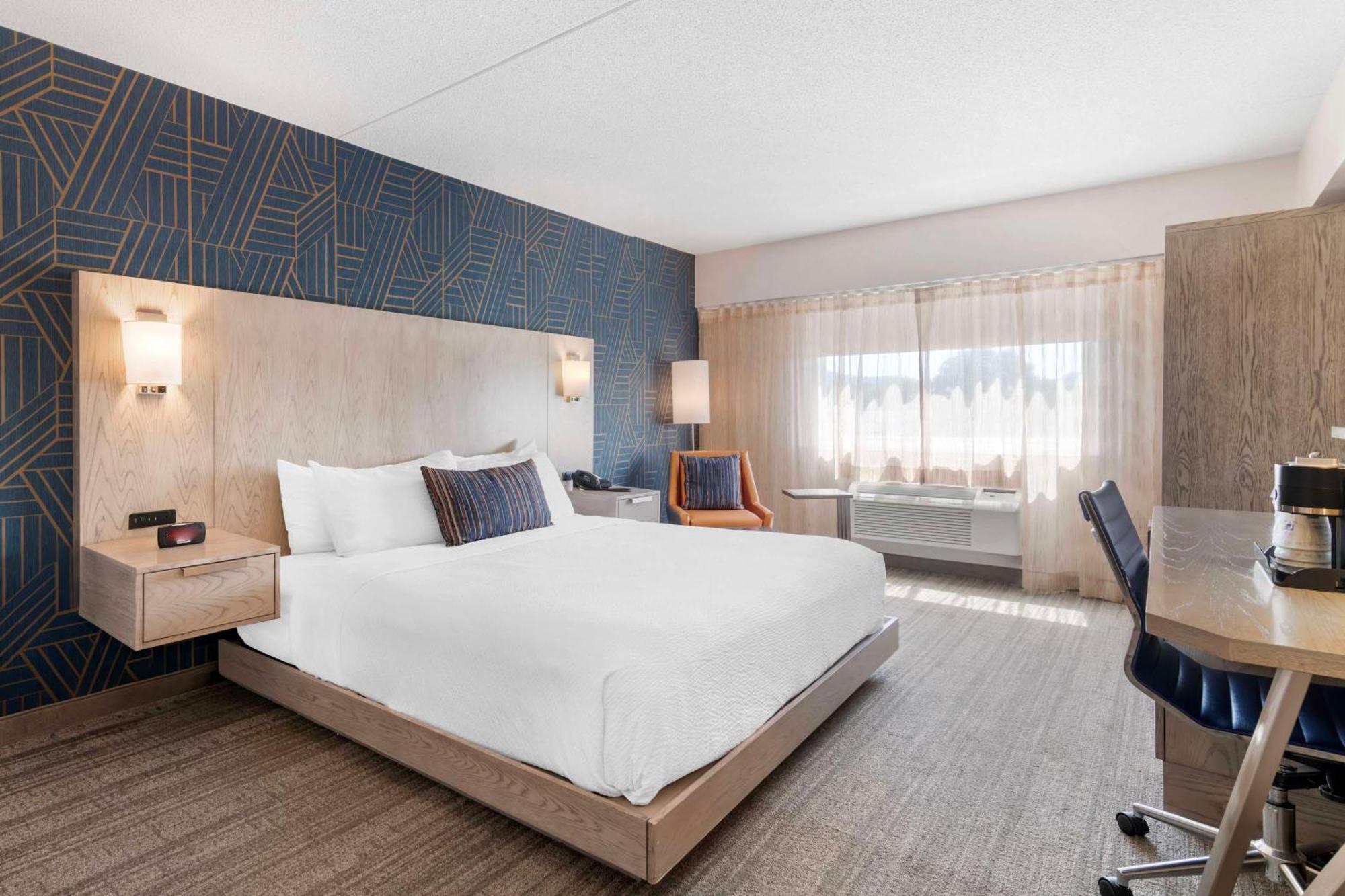 Best Western Plus Landmark Inn Laconia Bagian luar foto