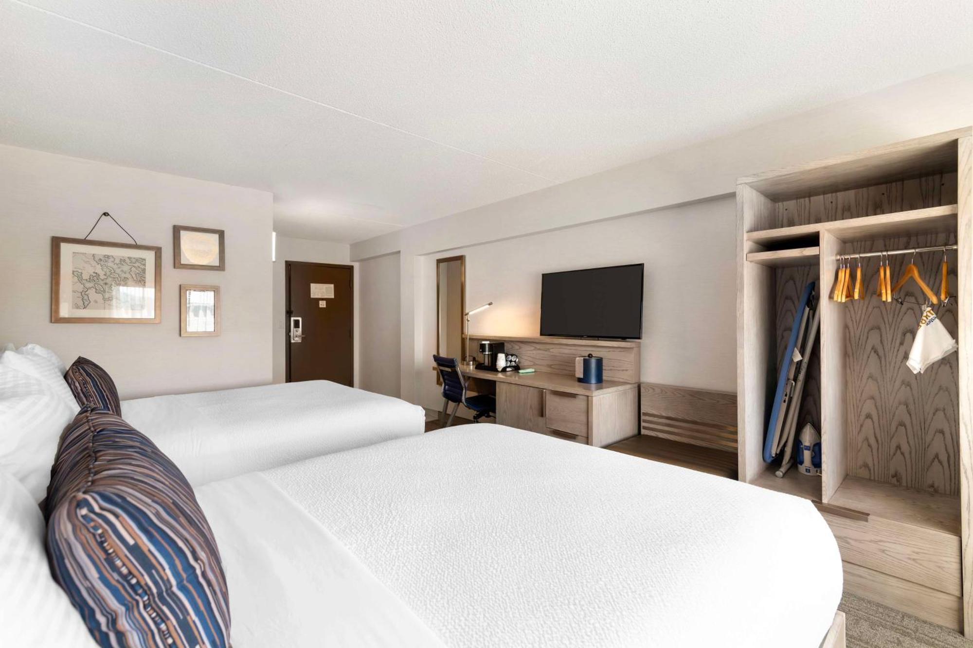 Best Western Plus Landmark Inn Laconia Bagian luar foto