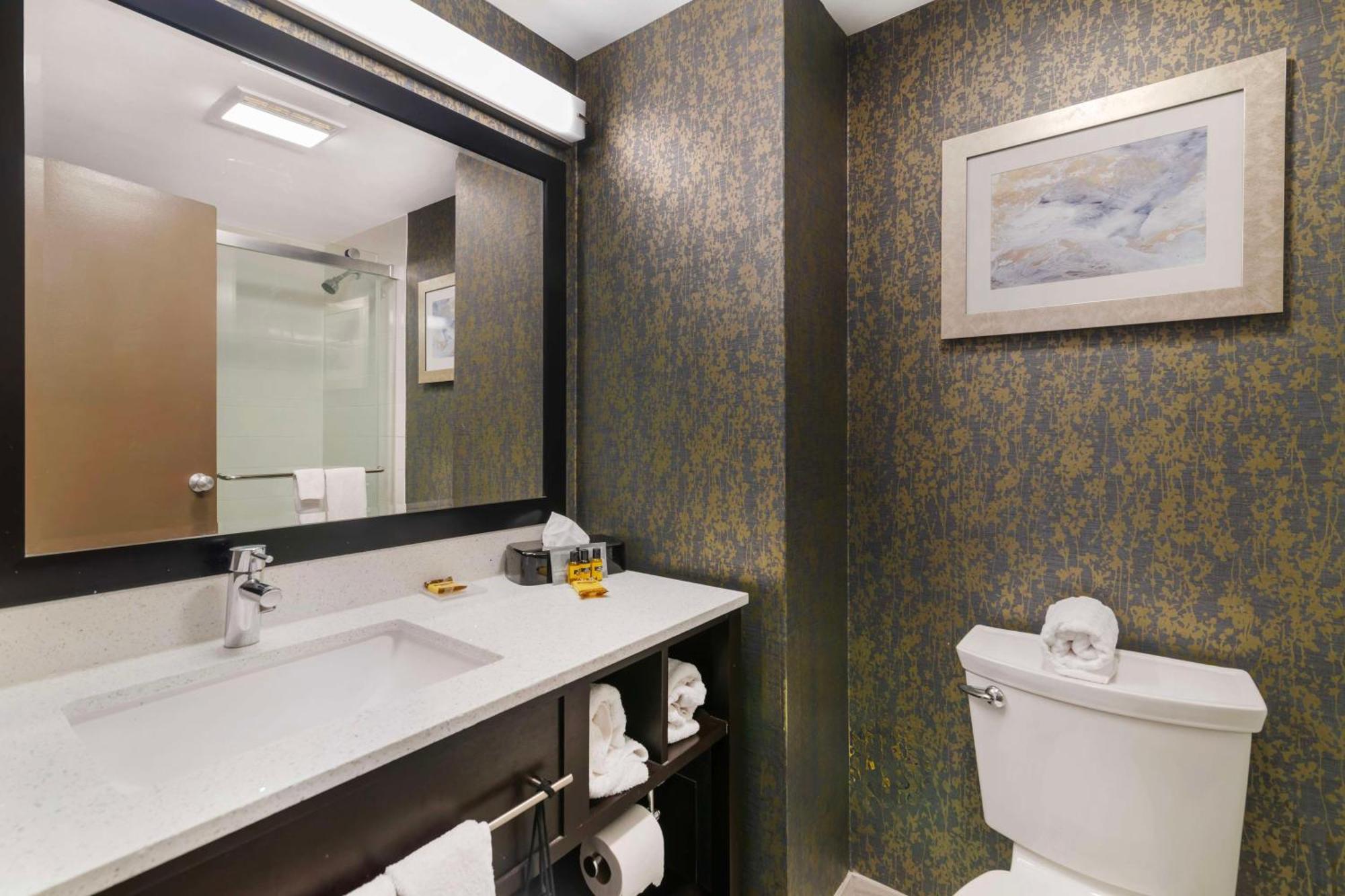 Best Western Plus Landmark Inn Laconia Bagian luar foto