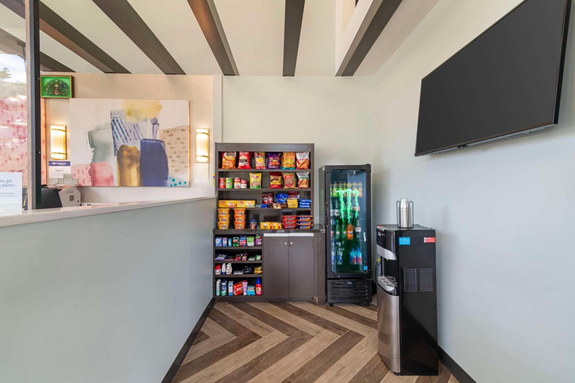 Best Western Plus Landmark Inn Laconia Bagian luar foto