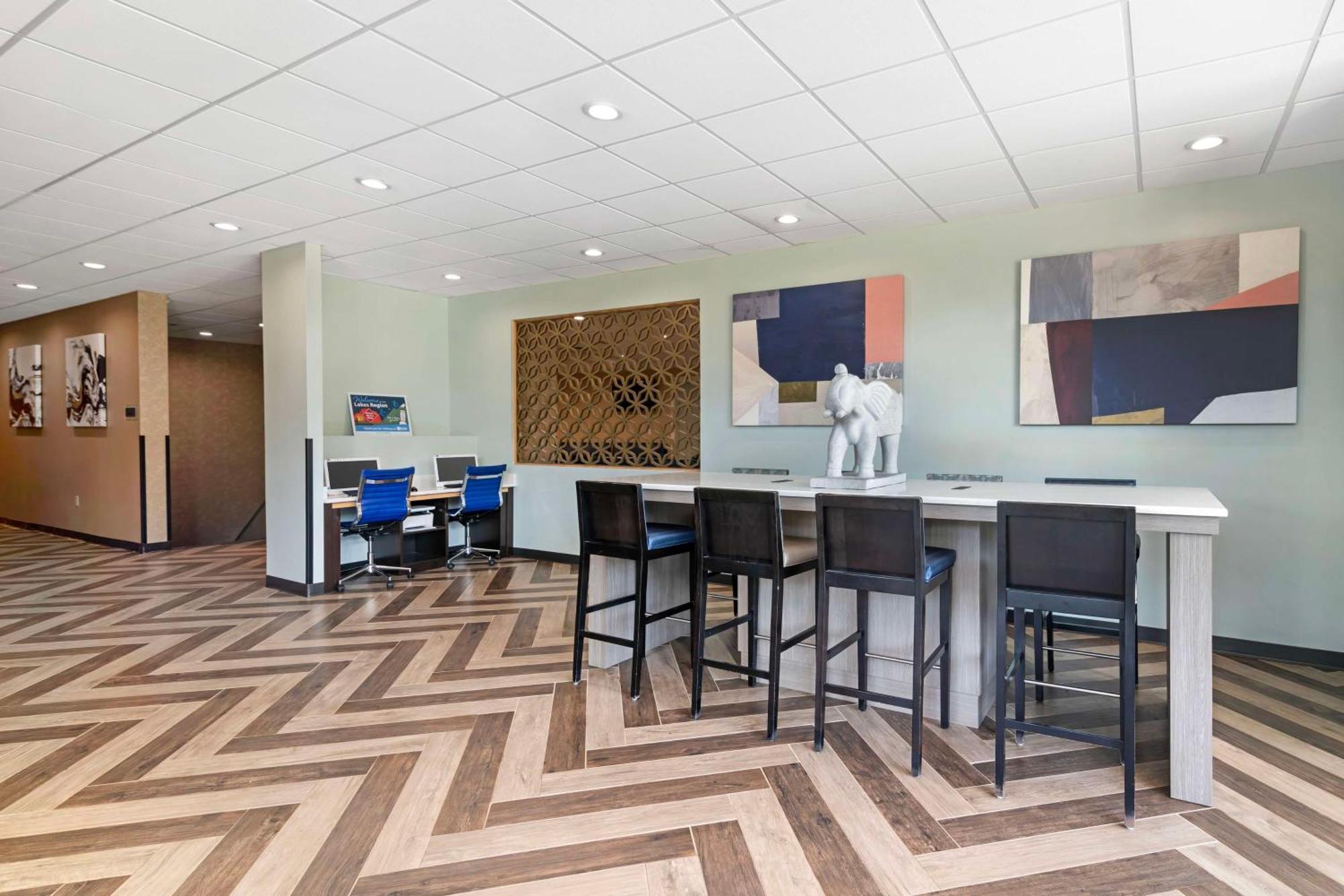 Best Western Plus Landmark Inn Laconia Bagian luar foto