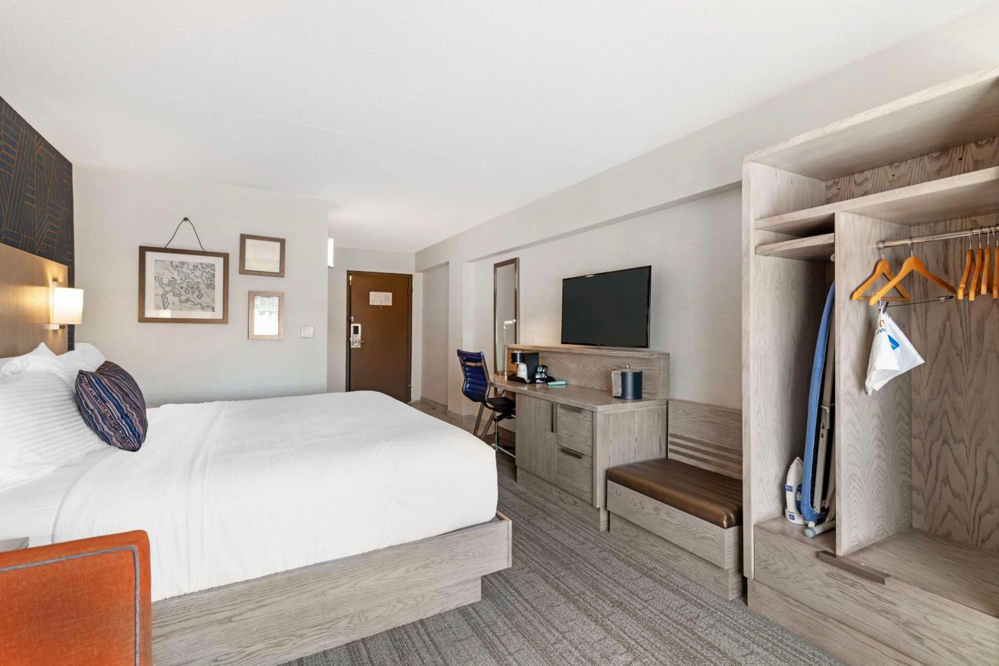 Best Western Plus Landmark Inn Laconia Bagian luar foto