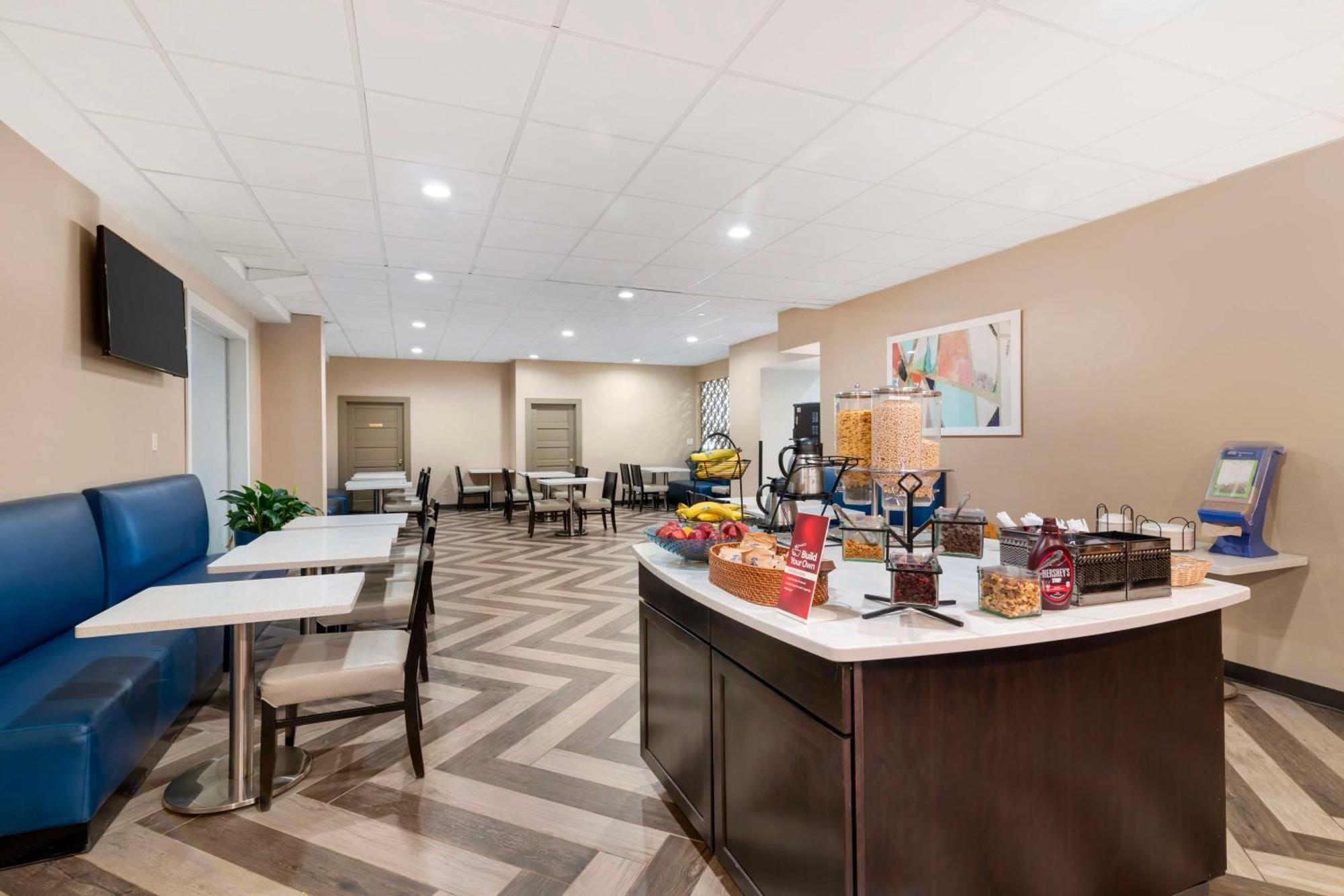 Best Western Plus Landmark Inn Laconia Bagian luar foto